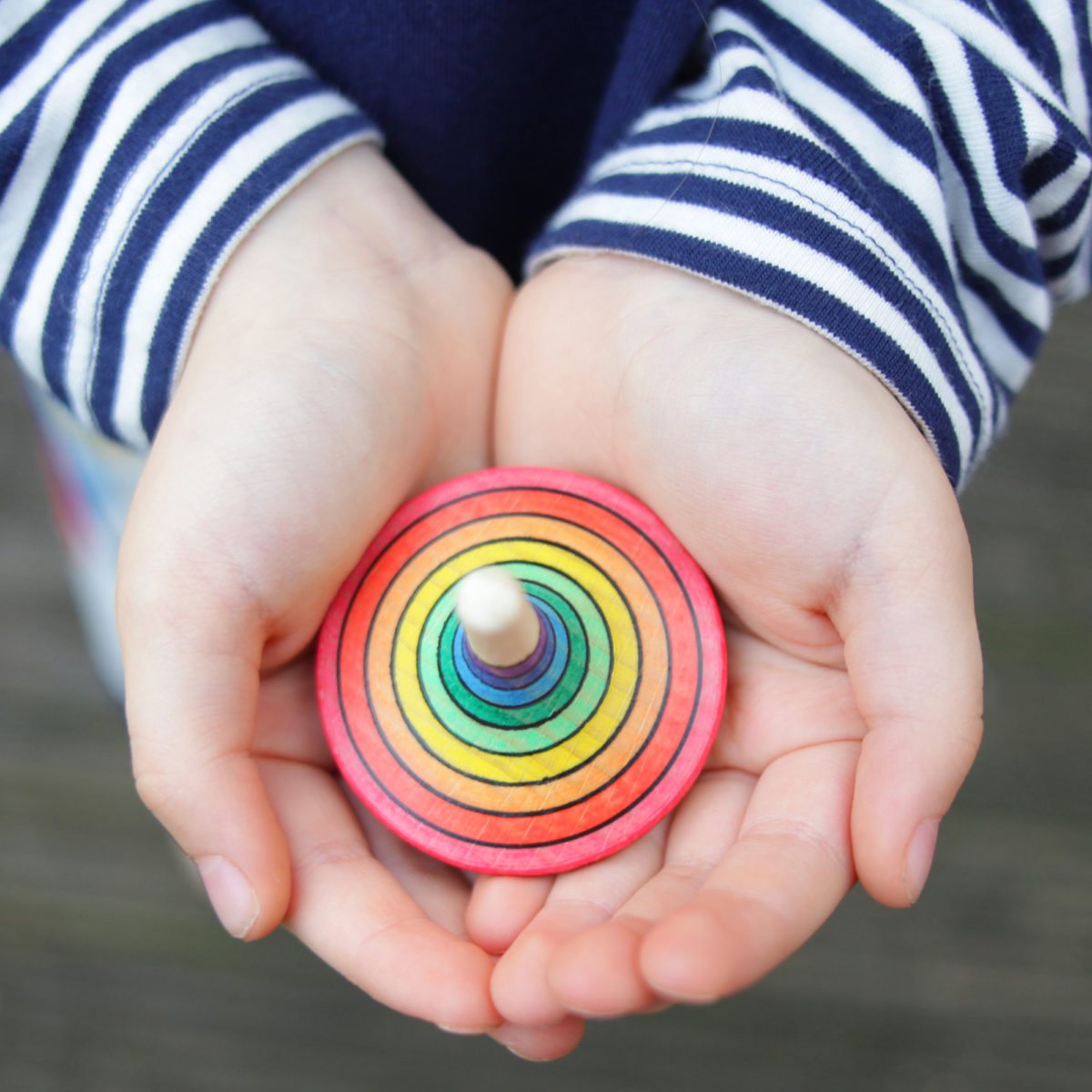 Mader Large Rallye Spinning Top - Violet to Red | Toy | Mader Kreiselmanufaktur | Little Acorn to Mighty Oaks