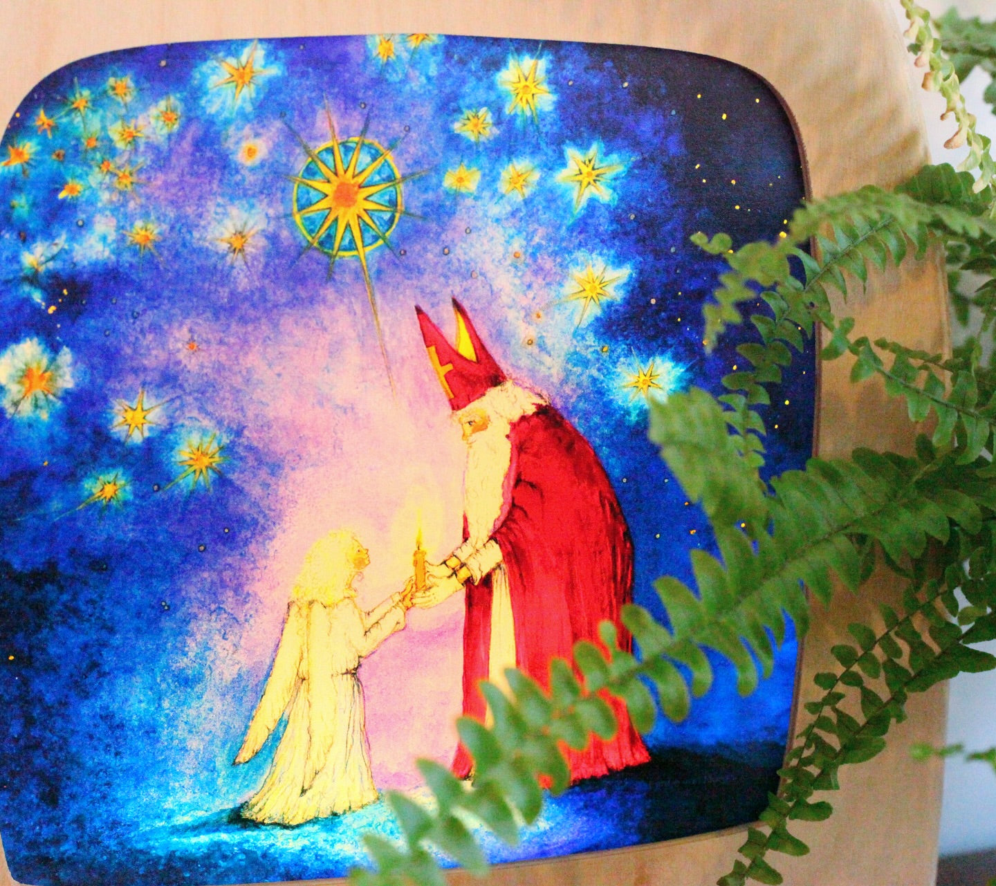 Waldorf-inspired lamp with soft-touch brightness control for quiet play