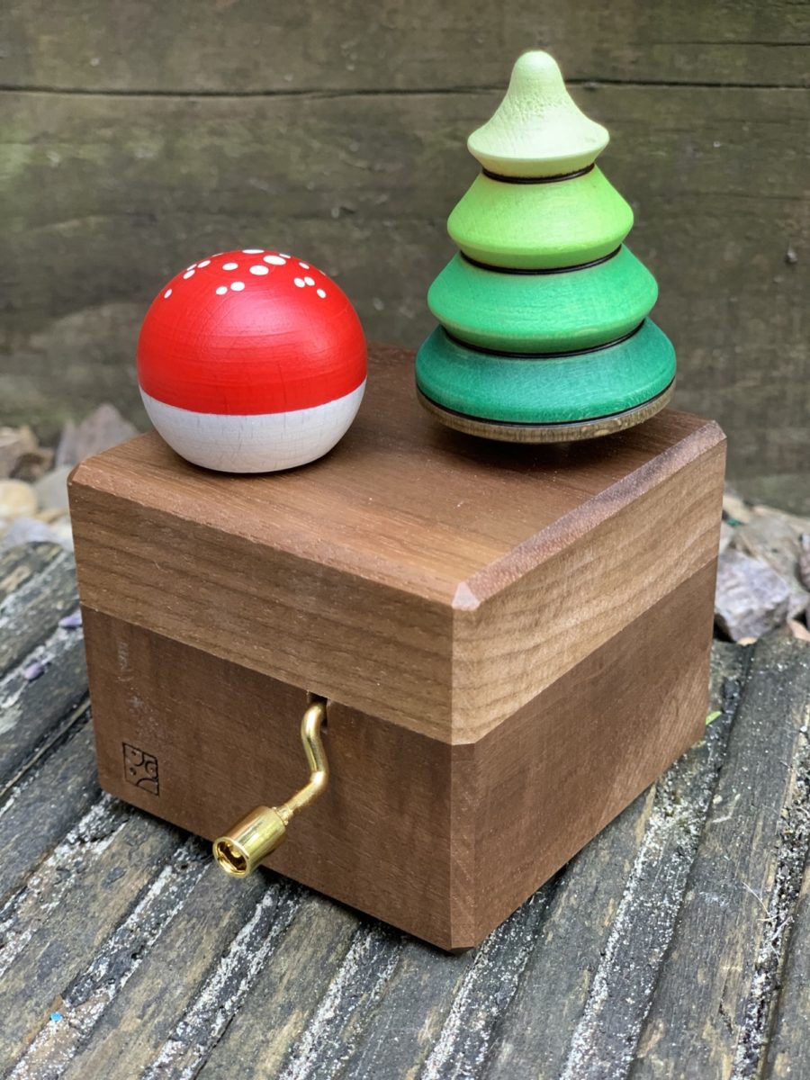 Mader Woodland Music Box with Spinning Tops - Edelweiss | Toy | Mader Kreiselmanufaktur | Little Acorn to Mighty Oaks