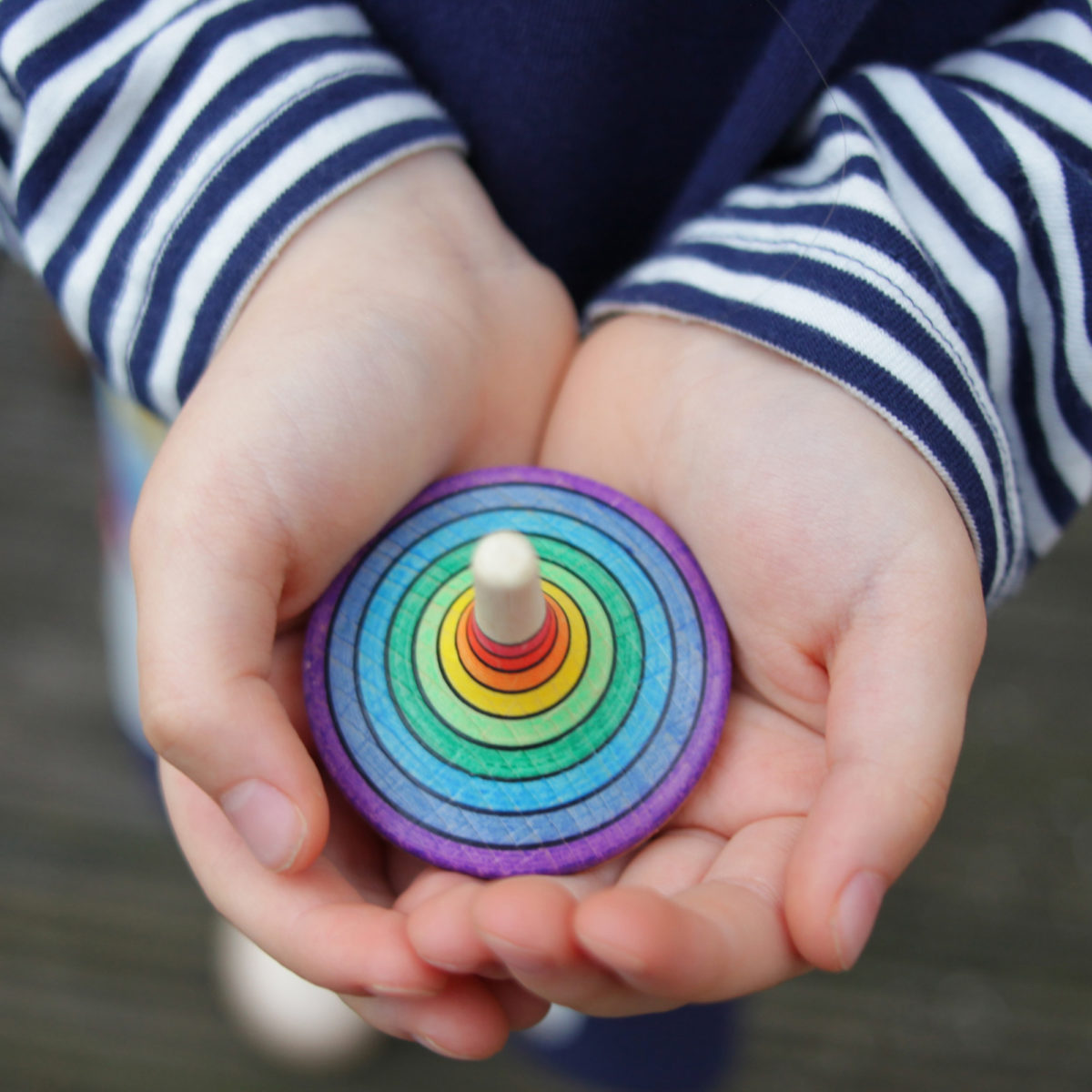 Mader Large Rallye Spinning Top - Red to Violet | Toy | Mader Kreiselmanufaktur | Little Acorn to Mighty Oaks